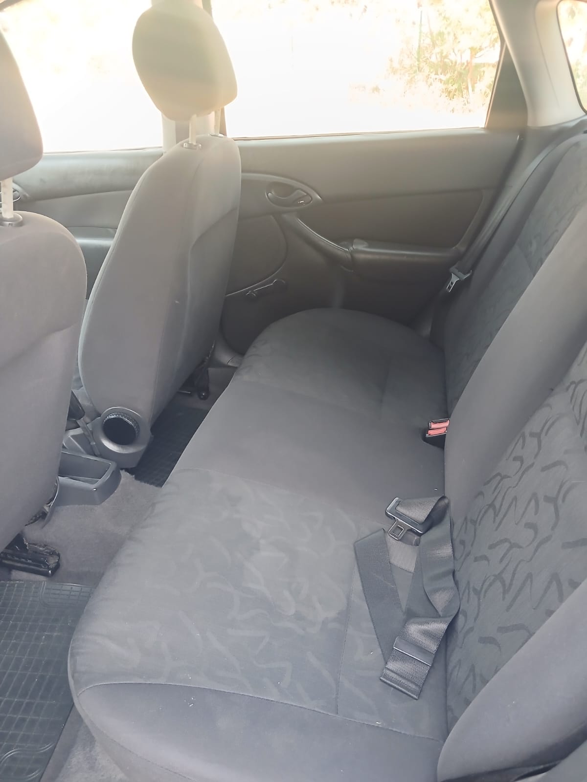 Ford Focus 1.6 - foto 9